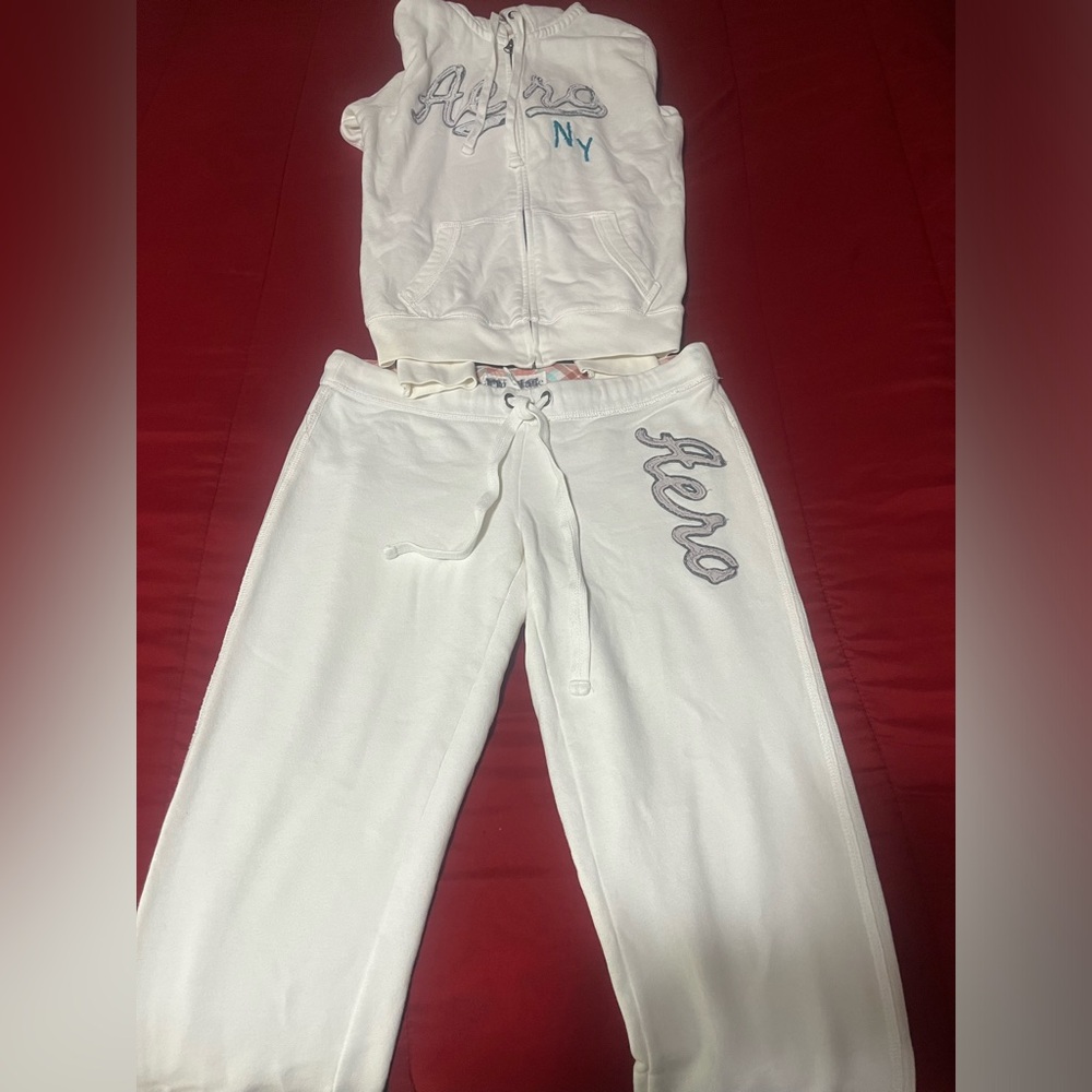 Aero NY Sweatsuit. Color: White. Size: L Condition: Great !